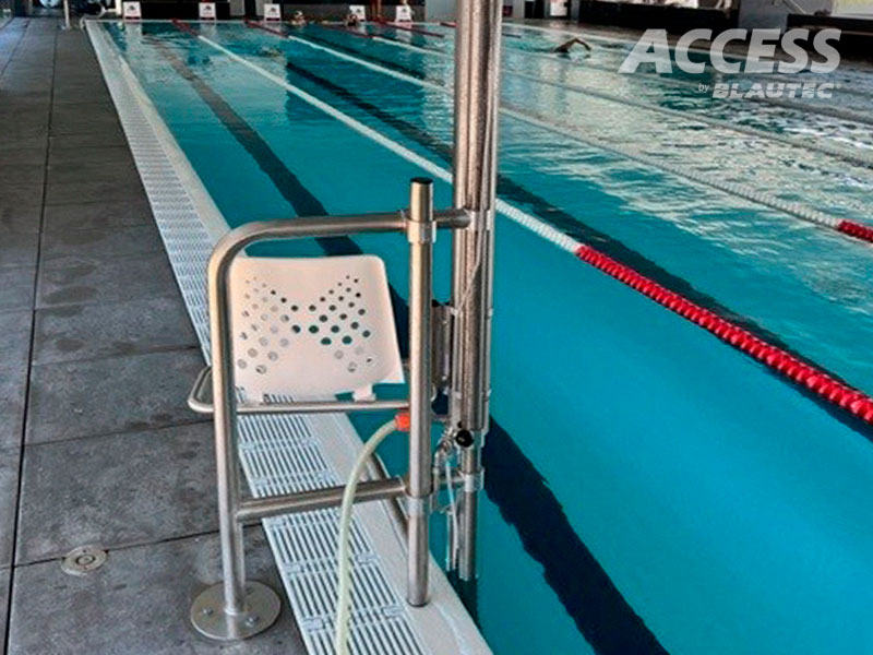 Pool lift in a multiple pools center